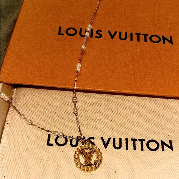 𝐇𝐀𝐍𝐃𝐌𝐀𝐃𝐄 𝐋𝐕 𝐂𝐇𝐀𝐑𝐌 𝐍𝐄𝐂𝐊𝐋𝐀𝐂𝐄 - Picture 4 of 4